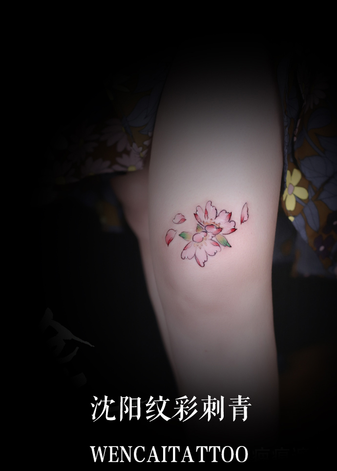 漂亮的景小姐大腿可爱的小花纹身