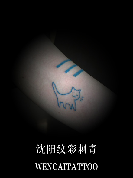 美丽的兰小姐大臂可爱小纹身